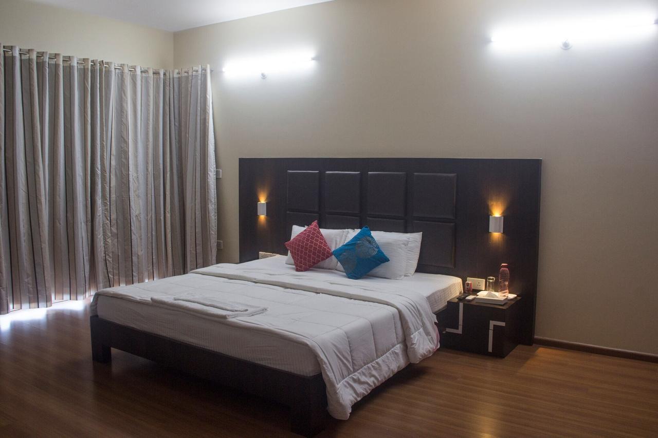 Amanora Park Town Bed & Breakfast Pune Exterior photo